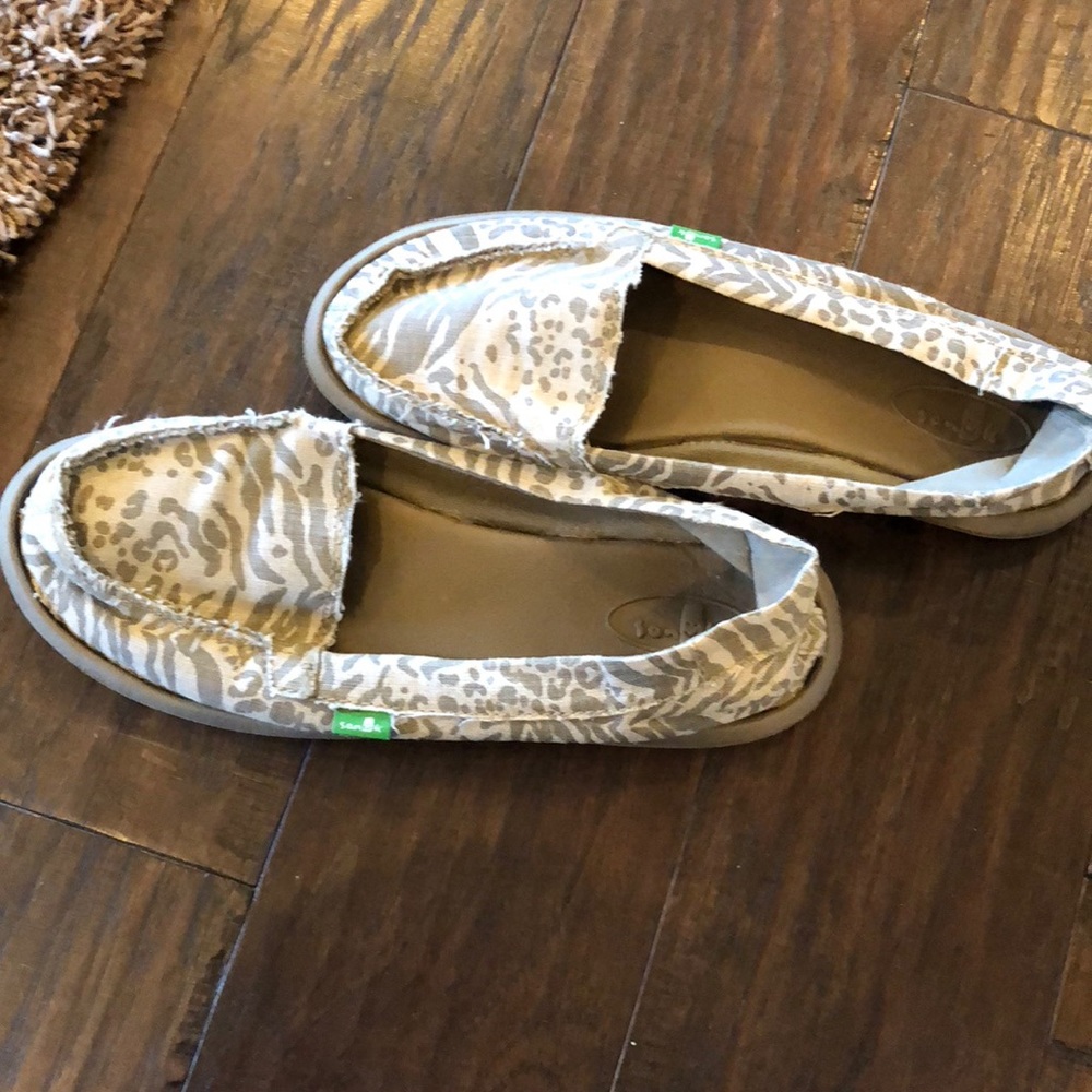 Sanuk shoes